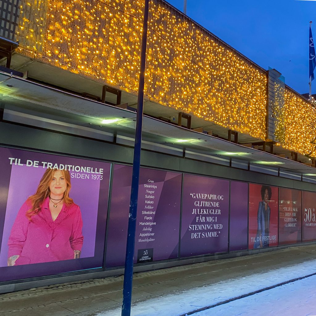 Foils for shopping mall facade windows with Christmas campagin